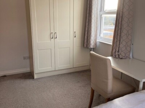 Close to DCU, city and airport