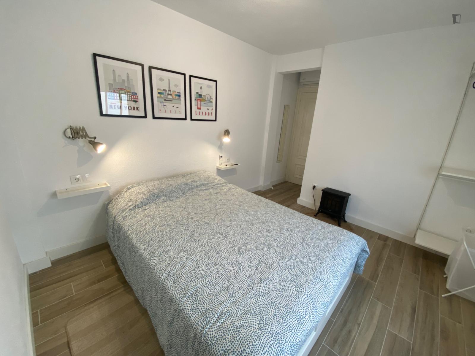 Cosy Double Bedroom In Alicante City Center - 1