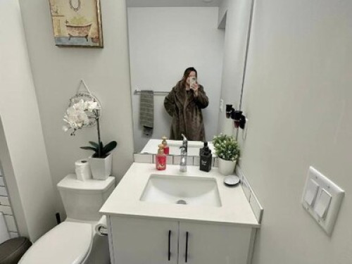 New and quiet room basement suite - Gallery - 17