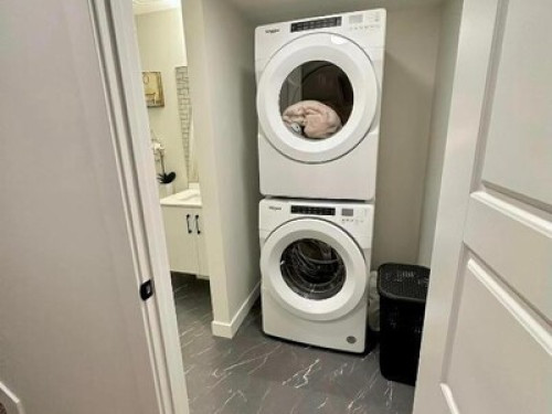 New and quiet room basement suite - Gallery - 14