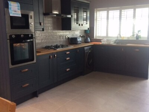 Beautiful Bungalow, Female only