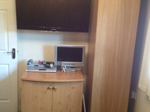 welcoming-warm-and-friendly-home-manchester-113938831720240815042126AM
