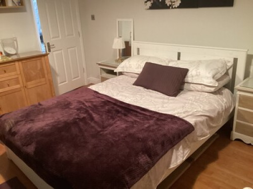 Self contained en suit bedroom