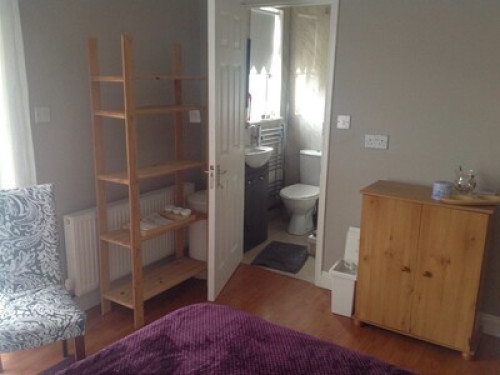 Self contained en suit bedroom