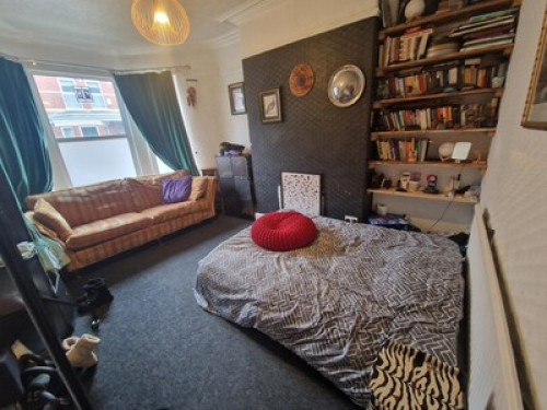 bright-double-room-with-garden-view-manchester-16254855020240815042534AM
