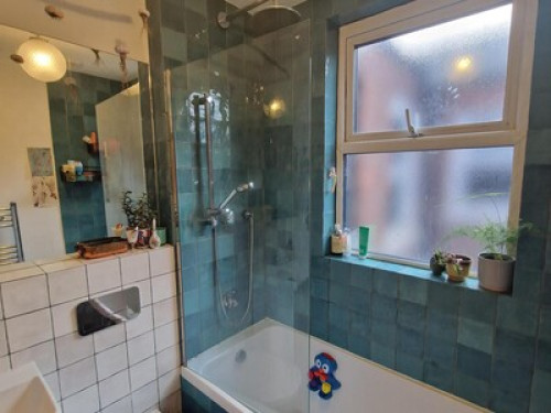 bright-double-room-with-garden-view-manchester-22964952220240815042533AM