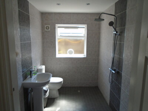 tea-in-liverpool-quiet-en-suite-liverpool-121107574220240815042643AM
