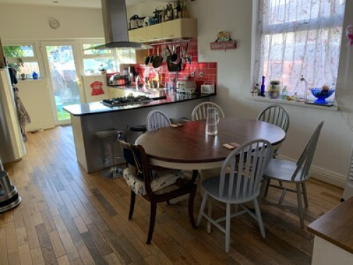 friendly-comfortable-clean-home-liverpool-10315479720240815042803AM