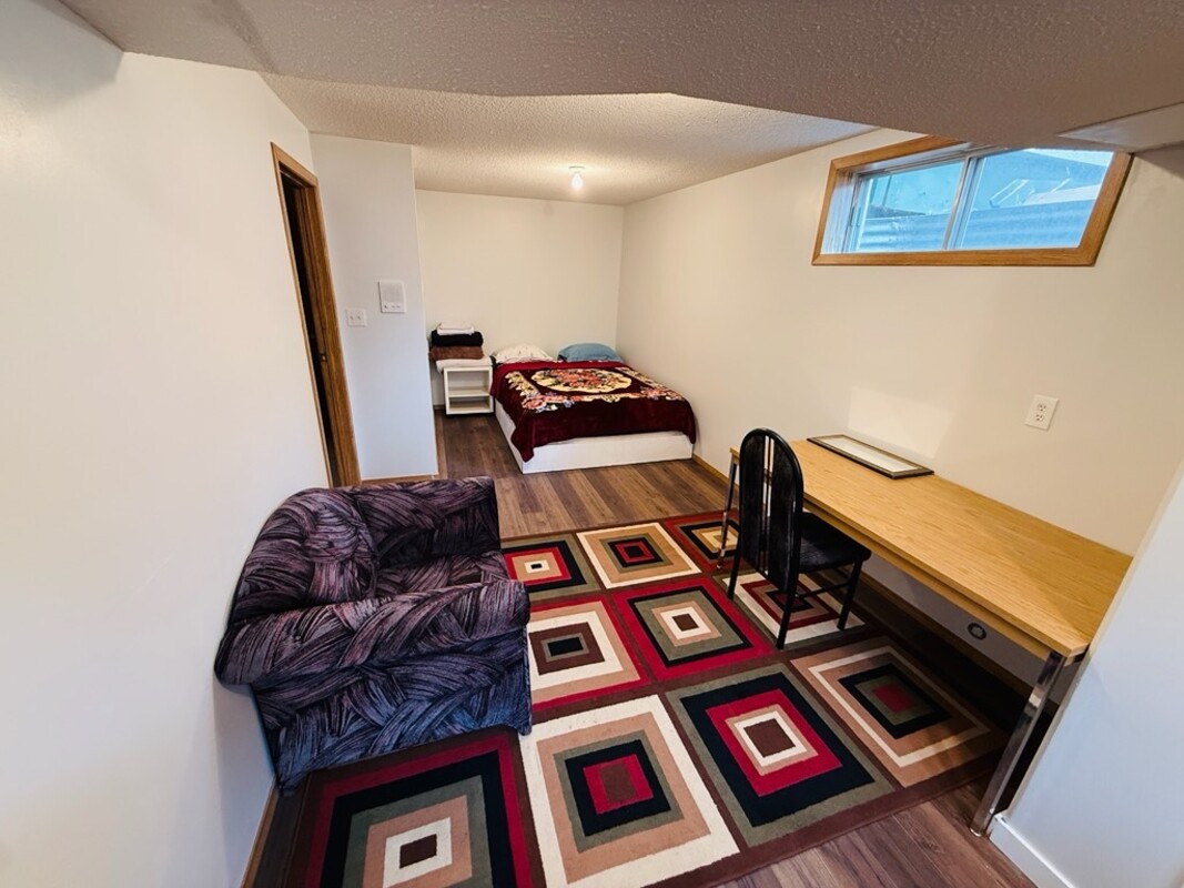 Queen Bedroom Downstairs(Single Bed) - 1