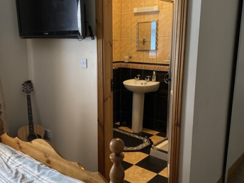 En-suite double bedroom   - Gallery -  5