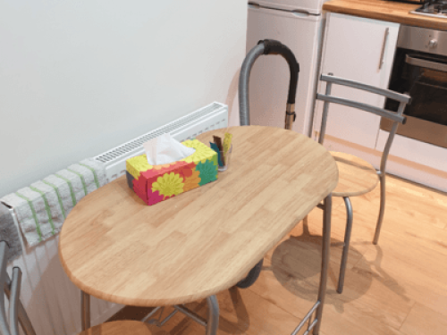 Room to rent in a 3 bed house 