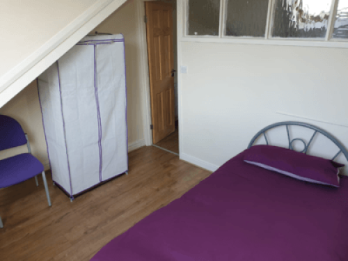 Room to rent in a 3 bed house 