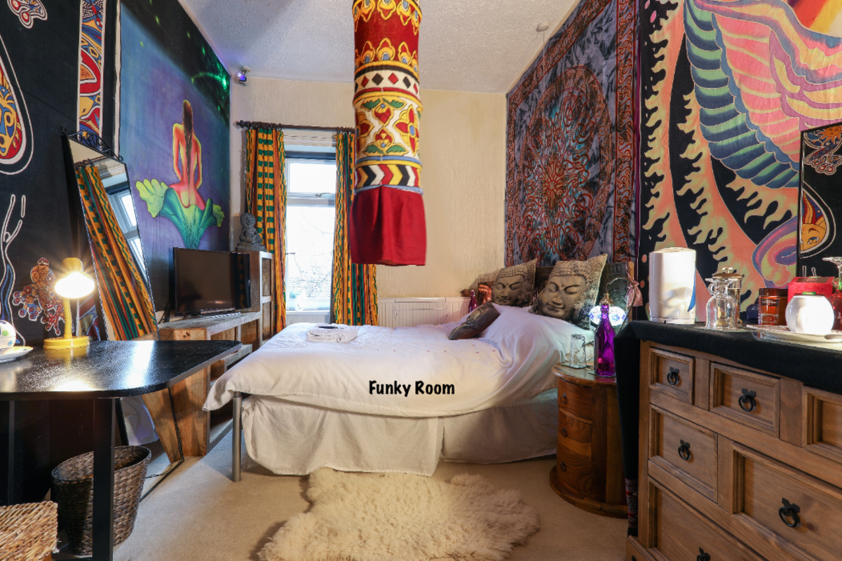 Funky Cosy Double Bedroom(Full Room) - 1