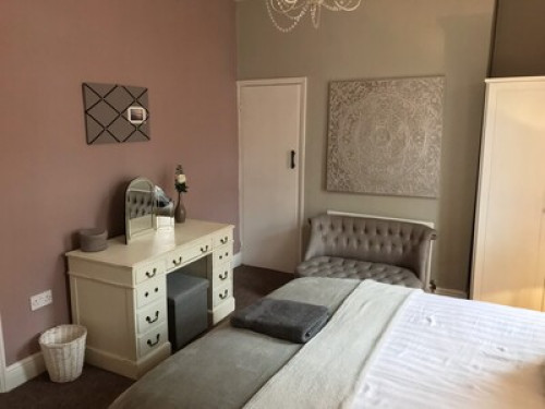 Beautiful English Home from Home