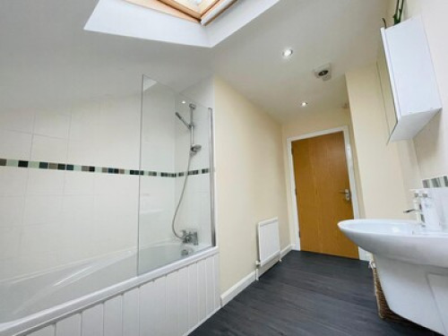 Single room very close to Belfast!