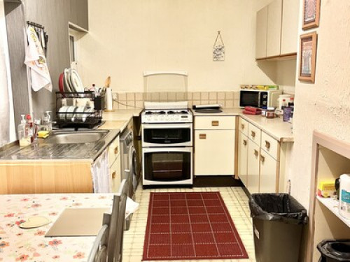 Spacious clean quiet room  - Gallery -  3