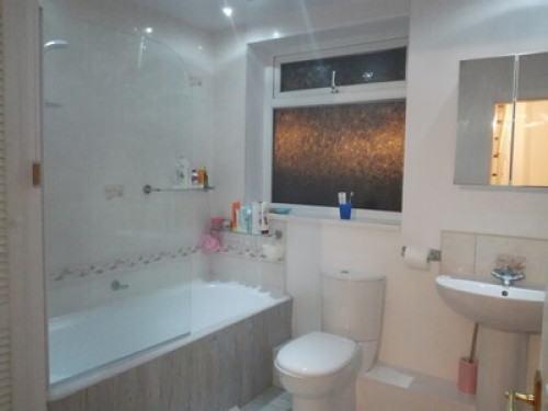 Convenient and Cosy home for you