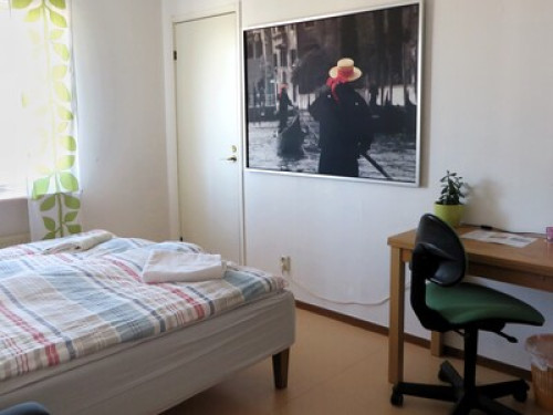 Spacious room with walk-in closet