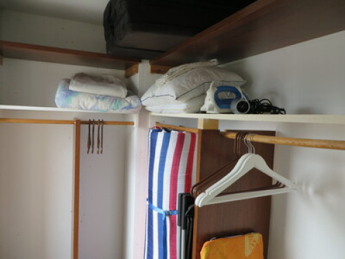 Spacious room with walk-in closet - Gallery - 11