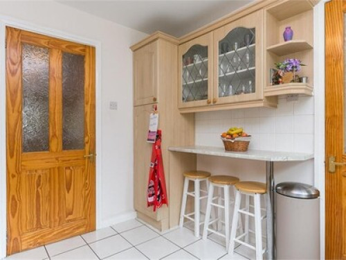 large-single-room-edinburgh-16596745320240815044605AM