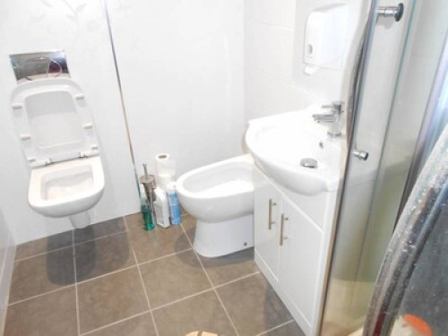 village-terrace-house-nearby-glasgow-203594556520240815044611AM