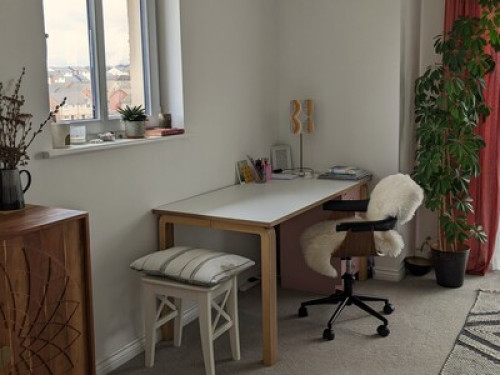 Clean Simple Room - Gallery - 2