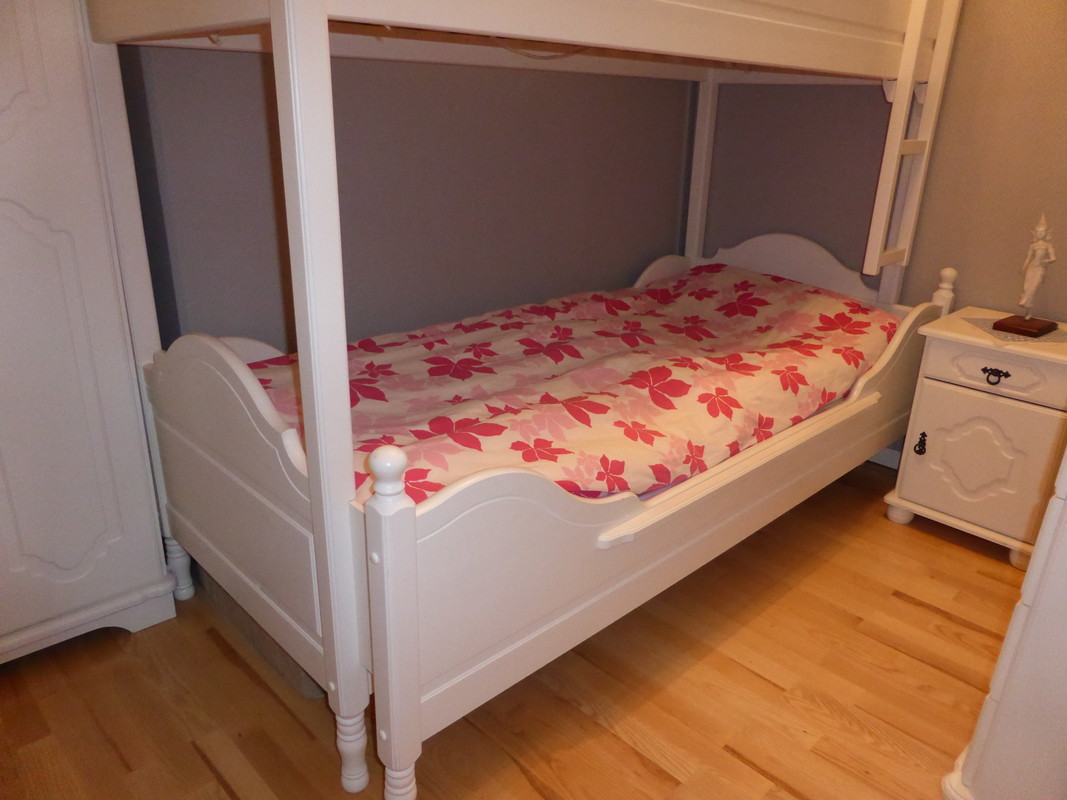 A Small Room With A Bunk Bed.(Full Room) - 1