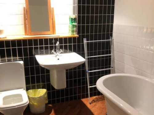 spacious-room-with-private-bathroom-birmingham-156039249520240815062741AM