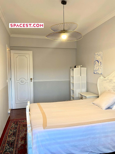 Spacious room in Odivelas, 20min from Lisbon (women only)