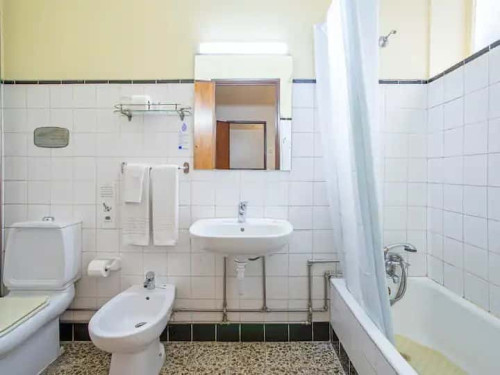 Room for rent in São João da Madeira - Room 208