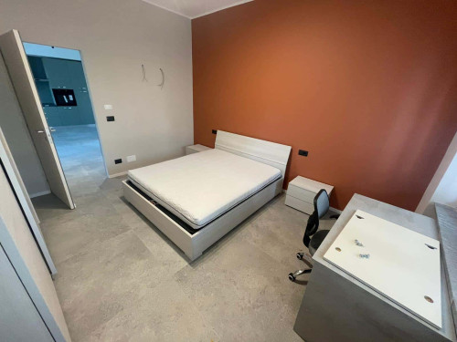 Stanza 1 in Via Puccini