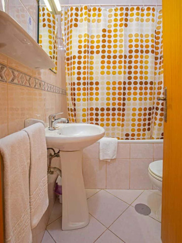 Room for rent in São João da Madeira - Room 302 - Gallery - 6