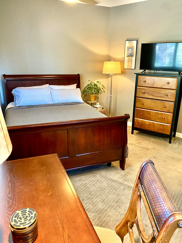 Guest Bedroom And Private Bath(Full Room) - 1
