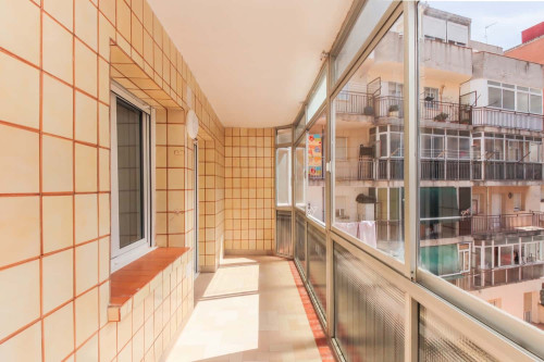 H1 - Av. President Companys 28, Es 1, 3º puerta 2 - (5H2B), AG, R