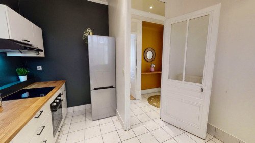 3-Bed Apartment on rue de Marseille
