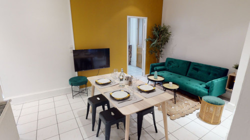3-Bed Apartment on rue de Marseille