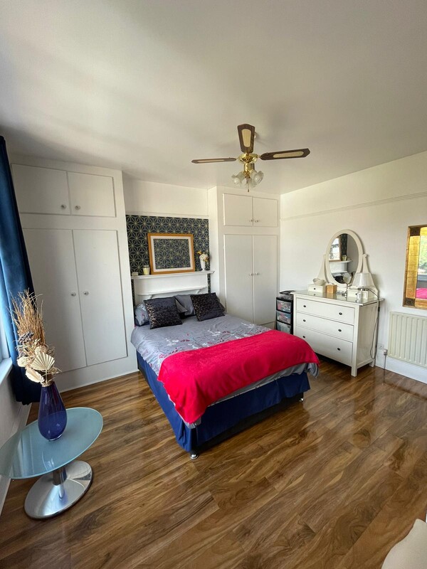 Double Back Room Over Looking The Garden(Single Bed) - 1