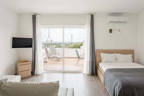 Superb studio w/ patio in Faro