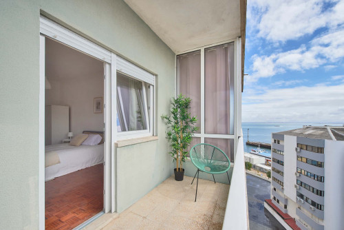 Luminous bedroom with private balcony in a 5-bedroom apartment in Rua Eugénio de Castro - Room 5