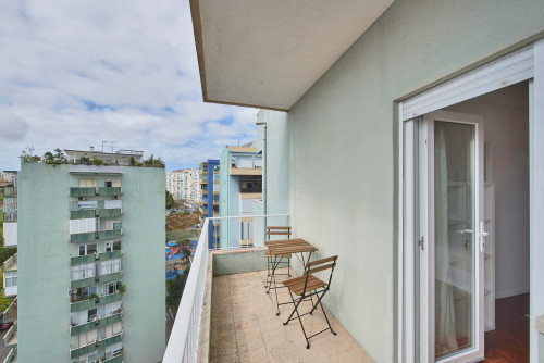 Luminous bedroom with private balcony in a 5-bedroom apartment in Rua Eugénio de Castro - Room 5