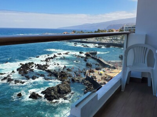 Fantastic room by the Sea!