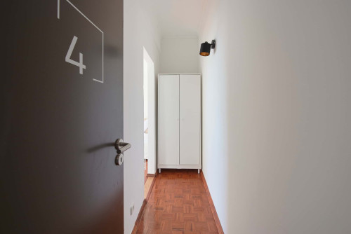 Cozy bedroom in a 5-bedroom apartment in Cacilhas - Room 4 - Gallery - 12