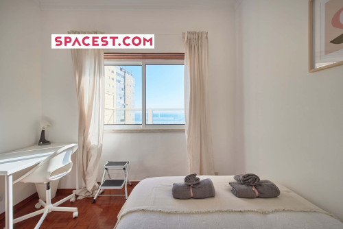 Cozy bedroom in a 5-bedroom apartment in Cacilhas - Room 4 - Gallery - 15