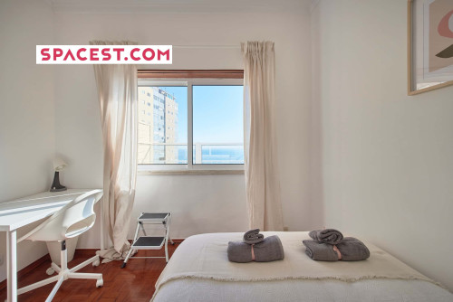 Cozy bedroom in a 5-bedroom apartment in Cacilhas - Room 4 - Gallery - 14