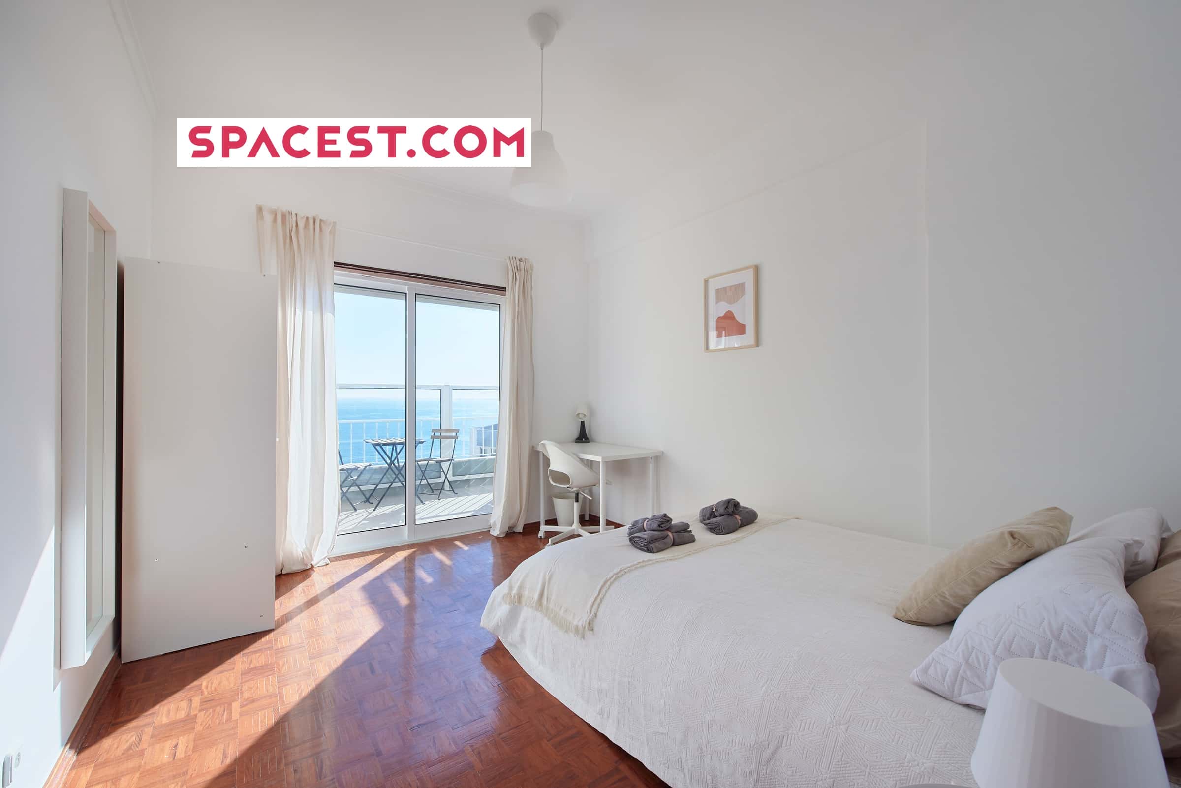 Comfortable Bedroom With Private Balcony In A 5-Bedroom Apartment In Cacilhas - Room 2 - 1