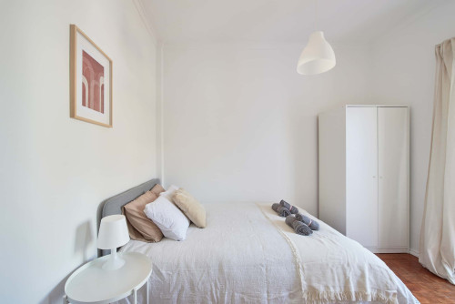 Comfortable bedroom with private balcony in a 5-bedroom apartment in Rua Eugénio de Castro - Room 4