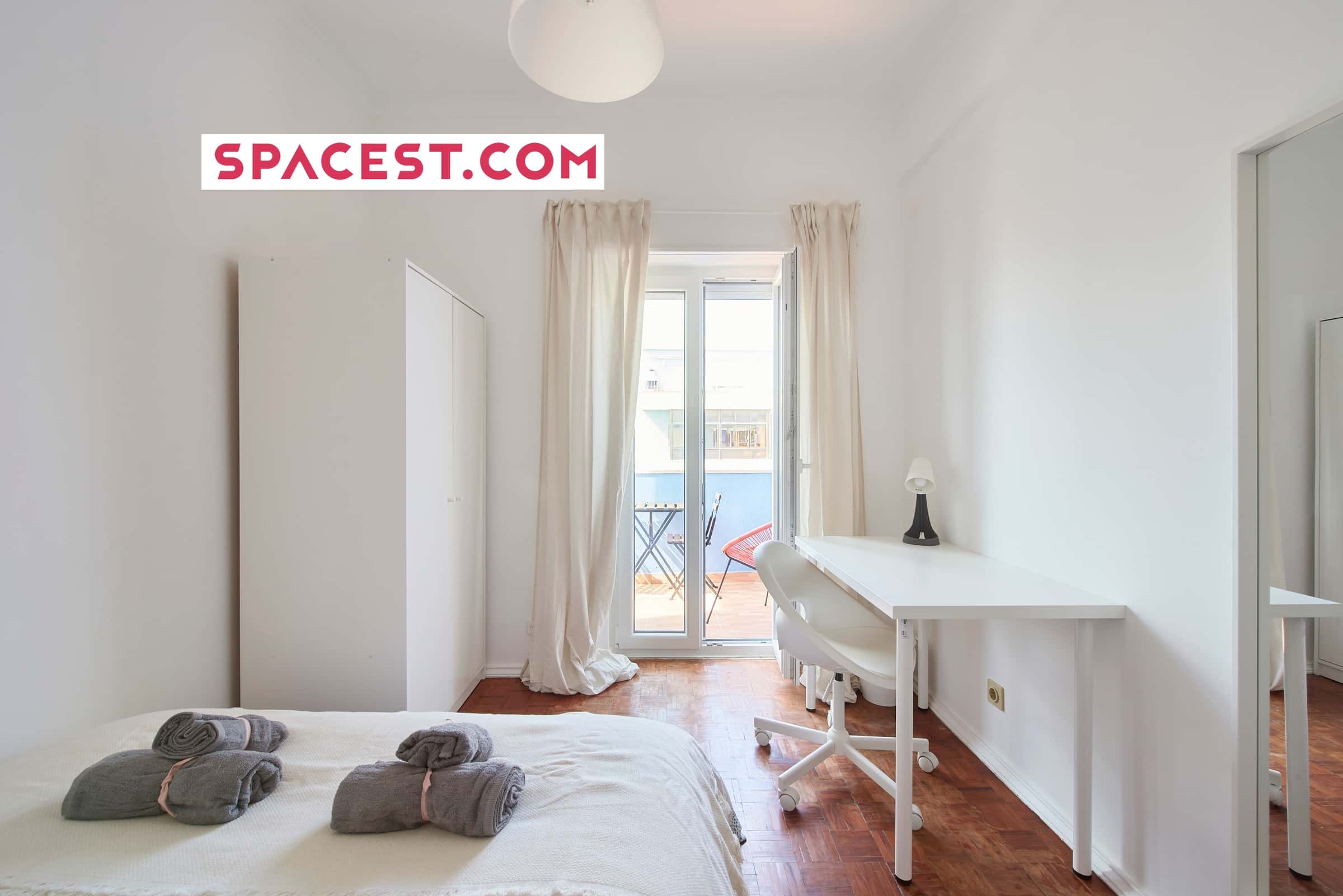 Comfortable Bedroom With Private Balcony In A 5-Bedroom Apartment In Rua Eugénio De Castro - Room 4 - 1