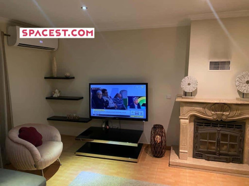 Charming and spacious 3 bedroom home (pets allowed)