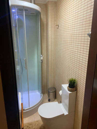 Charming and spacious 3 bedroom home (pets allowed)
