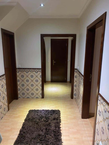 Charming and spacious 3 bedroom home (pets allowed)
